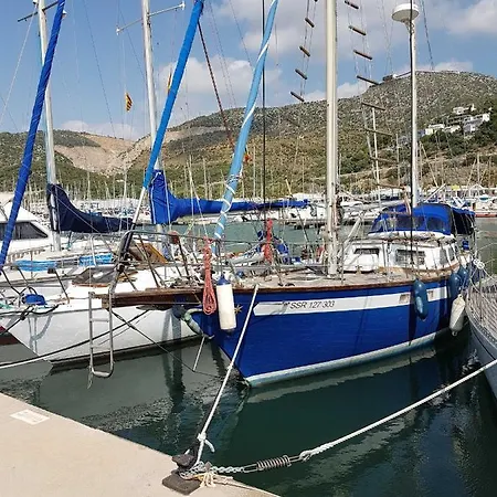 On A Beautiful Ocean Going Classic Schooner! Bateau-hôtel Barcelone